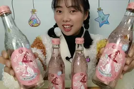 小姐姐喝趣味“告白樱花风味水蜜桃汽水”，粉萌少女心，清甜怡人视频封面