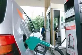 油箱剩多少油去加合适？原来里面大有猫腻，搞不懂太伤车视频封面