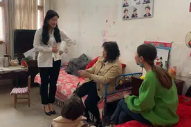 晨晨穿高跟鞋上瘾了，黑色高跟鞋配紧身裤，终于穿出高贵女人气质视频封面