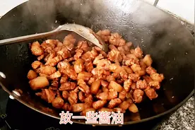 北方春节这样炒肉，储存半个月坏不了，做法很简单