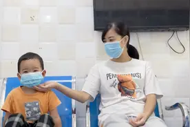 静静怀孕16周去医院检查，肚里宝宝有点偏小，小猪给妹妹唱歌听