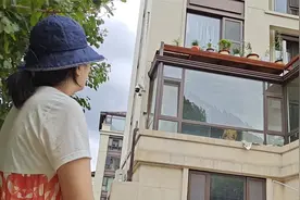 孕妇坚持举报小区违建，如今娃都会跑了，违建还在视频封面