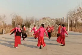 圈圈舞《远方朋友请你来》团队练习，民族风味，舞姿活泼可爱视频封面