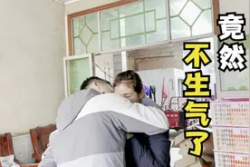 小伙这是亲上瘾了相亲对象竟然不生气了，给女孩送的礼物满满的爱视频封面