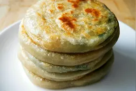 韭菜馅饼这样做，不露馅不破皮，皮薄馅大，咬一口满嘴香视频封面