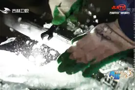 抽油烟机为什么会突然爆炸？看完这个实验你就明白了，一起来看看视频封面