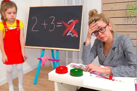 小萝莉参加考试，一道题也不会做，老师却奖励了她一枚小星星视频封面