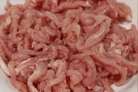 炒肉丝不能直接下锅炒，教你小技巧，肉丝嫩滑不粘锅，做法很实用视频封面