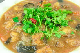 农家特色醋焖鸡，味道酸辣鲜美又开胃，厨师长在家做出饭店的味道视频封面