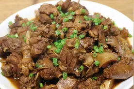 这才是红烧鹅肉的正确做法，很多人第一步就做错了，难怪有腥味视频封面