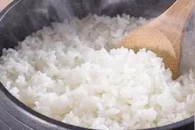 煮米饭多加这一步骤，煮出来的米饭香甜软糯，连吃2碗都不够
