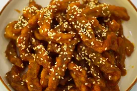 糖醋里脊的家常做法，外焦里嫩酸甜酥脆不回软，做法简单一看就会