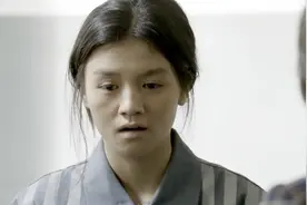 少女非说对面的阿姨是抛弃自己十六年的母亲，女人尴尬又不解