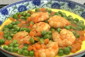 蒸鸡蛋羹鲜嫩有秘诀，放凉水还是温水，滑嫩无蜂窝，技巧很简单