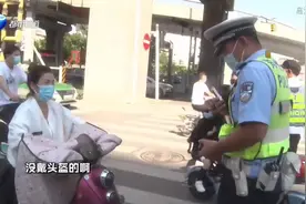 郑州交警严查电车不戴头盔、违规载人等，违章理由花样繁多视频封面