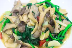 厨师长分享饭店清炒平菇做法，鲜香入味出水少，清淡可口不油腻视频封面