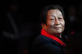 傻子瓜子创始人年广九去世，曾3次入狱经历4次婚姻，极富传奇色彩视频封面