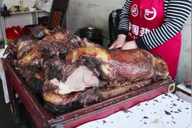 河南镇集小店，1.2米地锅炖全驴，一天三头不够卖，百年味道是好视频封面