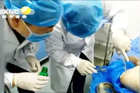西安：88岁老人骨折后骨头外露，伤口溃烂触目惊心，医生紧急手术视频封面