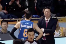 李春江暴脾气出名，看见儿子被刘炜故意犯规，竟然还笑得开心视频封面