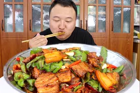 3斤五花肉3斤螺丝椒，做辣椒炒肉，辣爽解馋，好吃到根本停不下来
