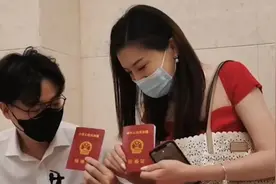 一对新人初次相亲没看上，不料8年后再次重逢，相处5天决定闪婚视频封面