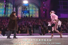 火星哥在维多利亚时装秀一曲《Chunky》辉映出一个缤纷的世界！