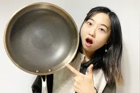 198入手的网红蜂窝不粘锅，真的一点都不粘吗？看看这个实验视频封面