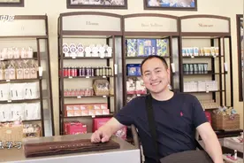 四处借钱开店，连续八个月亏损，正是他的坚持才有了今天的福晶园视频封面