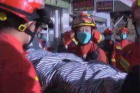 长沙通报倒塌房屋第9名受困者搜救过程：听到敲击发现生命迹象视频封面