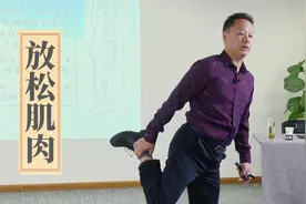 小腿酸痛抽筋不要慌，按按腿上这个穴位，放松肌肉越按越轻松视频封面