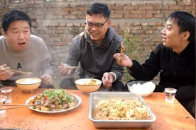 公鸡冠最过瘾的吃法，小伙一次炒了2斤，朋友把顺口溜都整出来了视频封面