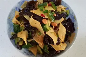 过年吃得太油腻，东北大妈教你做一道凉拌菜，清新爽口，简单好学