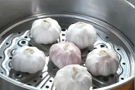 大蒜上锅蒸一蒸，原来作用这么厉害，我也是头一次见，涨知识了视频封面