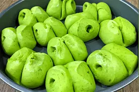 教你简单做发面馒头，蔬菜汁和面，个个柔软口感好，比红烧肉好吃