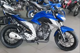 售价1.98万，雅马哈新飞致250到货，配ABS，颜值爆表，代步神器视频封面