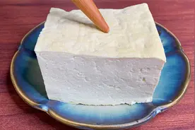 这才是卤豆腐好吃的做法，用料简单味道足，出锅鲜嫩多汁，收藏了视频封面