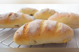 蔓越莓软欧包 少油少糖松软湿润 配着酸酸甜甜的蔓越莓 健康好吃视频封面