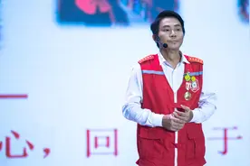 全身63%烧伤 浴火重生后的他成为义工传递大爱视频封面