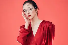 韩雪公开谈家世背景！爷爷身份令人尊敬，现场见到军人激动落泪