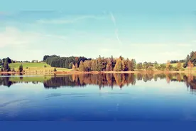 无论这个世界对你怎样，都请你一如既往的努力、勇敢、充满希望