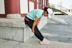 腰椎间盘突出，腿疼腿麻？腰背委中求，试试拍打委中穴视频封面