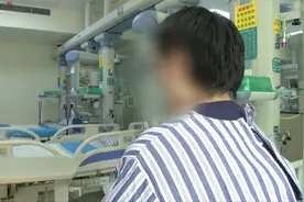 男子挤压青春痘差点丢命，医生：脸上危险三角区千万不要乱动视频封面