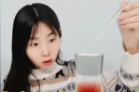 挑战变色小实验，碘伏遇到VC就会变成清水，会是真的吗？视频封面