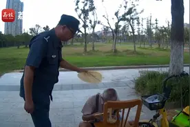 热迷糊了！八旬老人独自出门记错路 步行40里险中暑视频封面