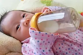 冲完的奶粉有泡沫？原因有4点，了解完帮宝妈轻松解决问题视频封面