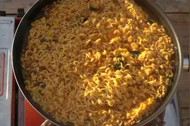 美味爽滑的辛拉面制作教程，香气扑鼻，已经忍不住想大吃一顿了！