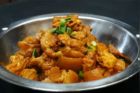 湘菜美食“油豆腐焖猪脚”，大厨教你详细做法，简单易学又下饭视频封面
