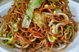 分享孜然炒面的做法，干香入味不黏糊，小朋友吃完直呼不够吃视频封面