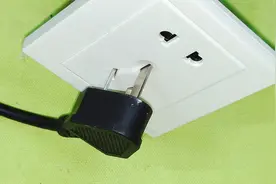 插座内部铜片弯曲变形，插头怎么都插不进去怎么办？教你轻松解决视频封面